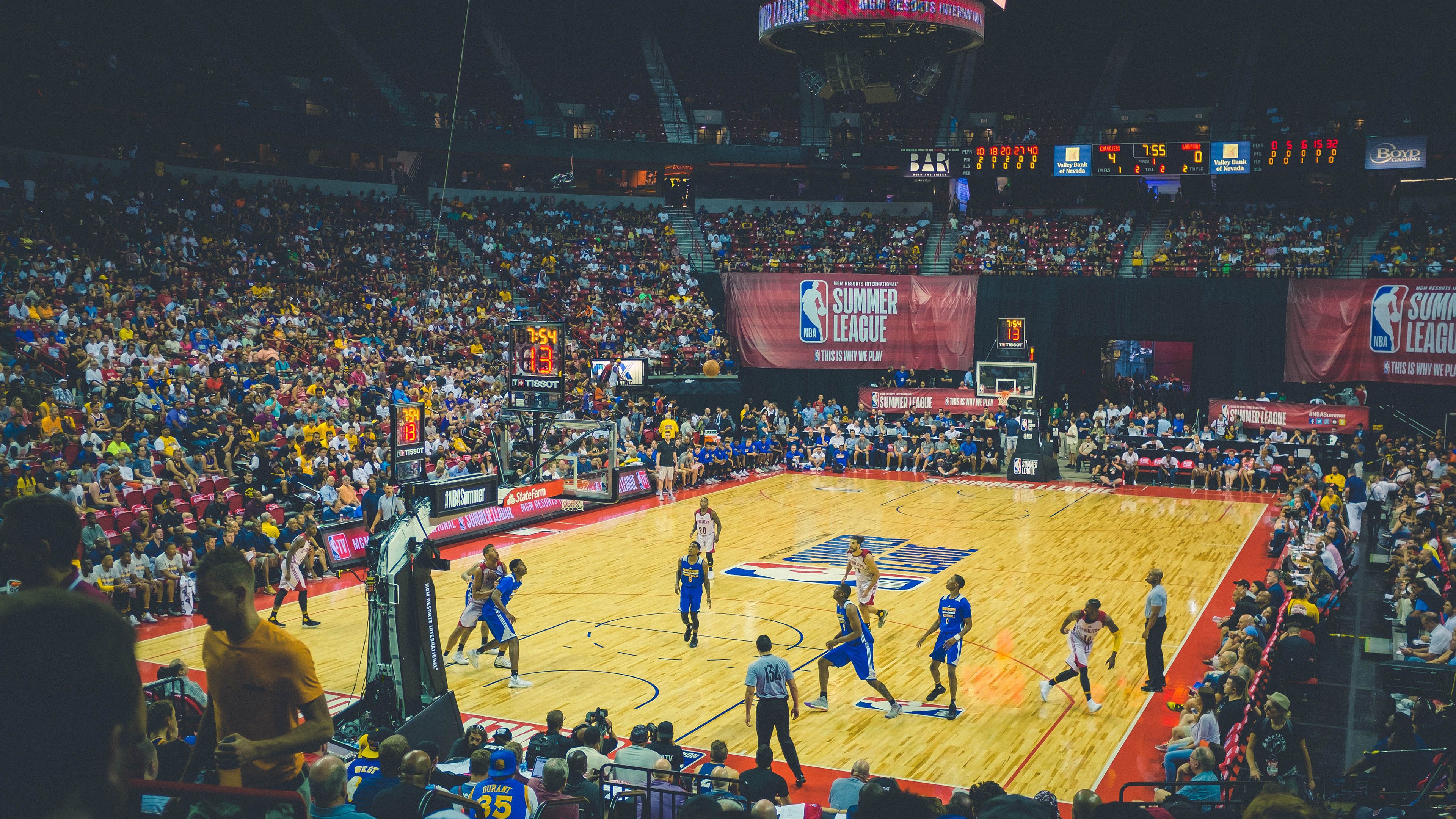 “未来比赛的“云端”智能调度——多节点同步的技术实现路径”